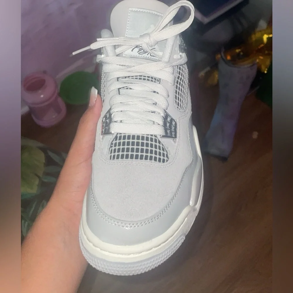 Frozen Moments Retro 4’s size 9 in Women’s, new - Picture 5 of 5